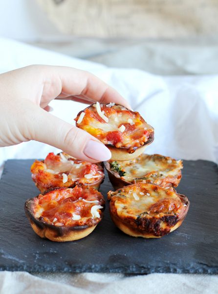 Zweierlei Pizza Muffins mit Salami-Paprika und Gorgonzola-Spinat ...