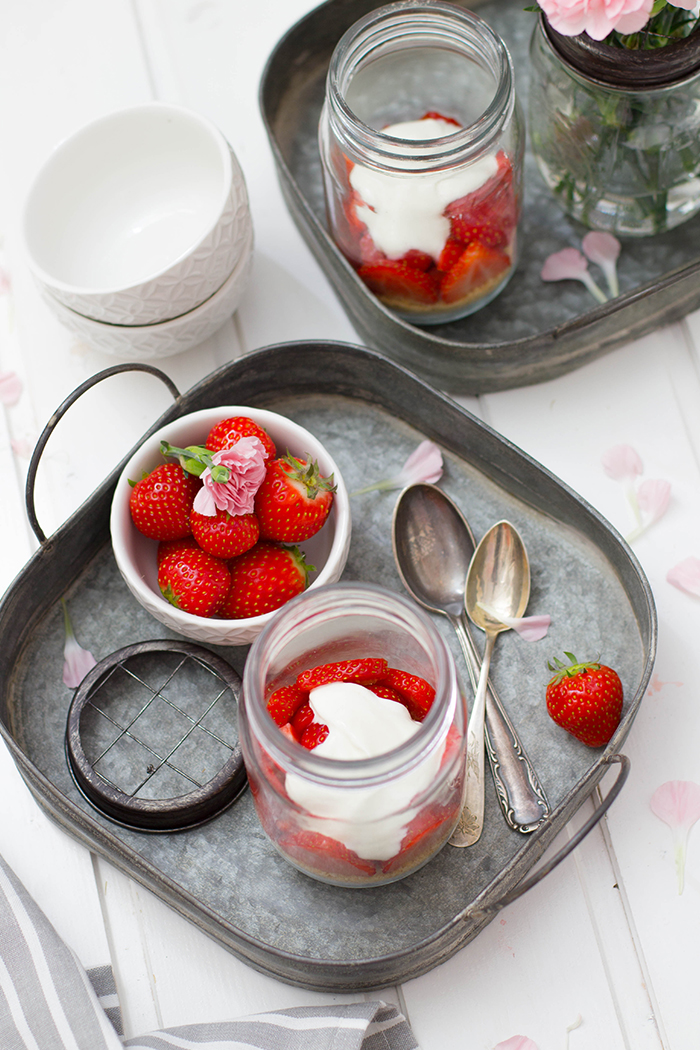 Schnelles Erdbeer Tiramisu im Glas