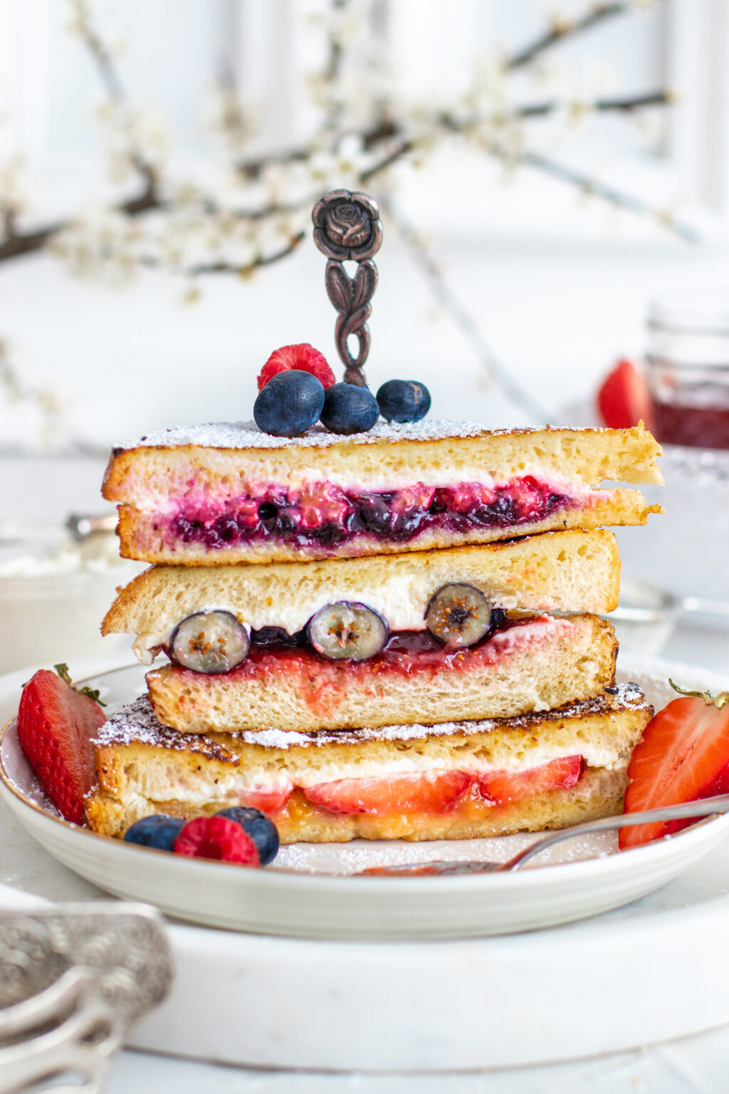 French Toast Sandwich mit Marmelade und Beeren - KüchenDeern