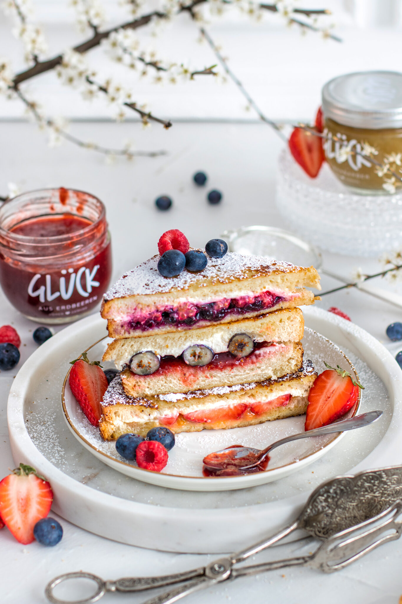 French Toast Sandwich mit Marmelade und Beeren - KüchenDeern