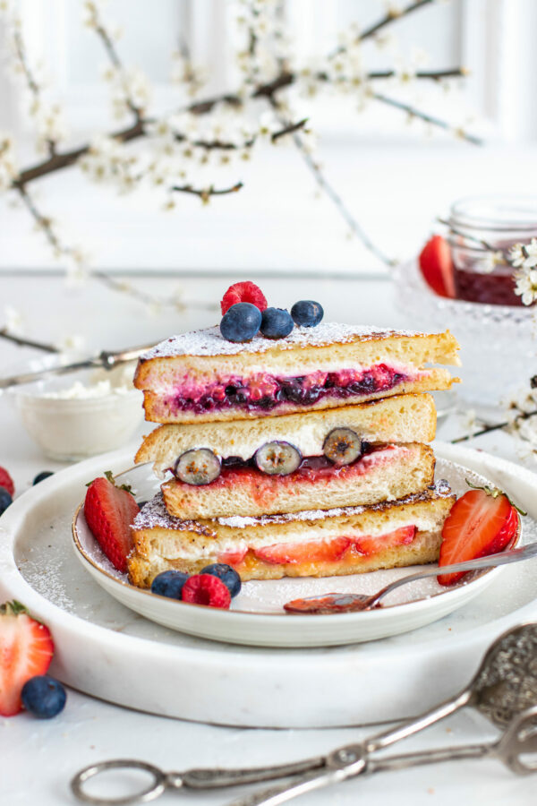 French Toast Sandwich mit Marmelade und Beeren - KüchenDeern