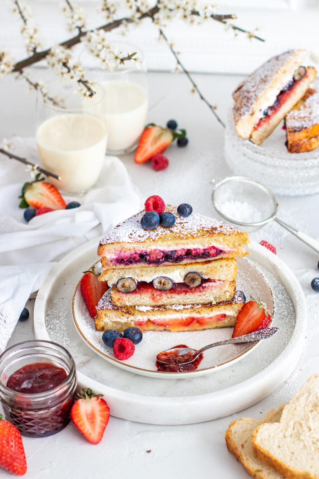 French Toast Sandwich mit Marmelade und Beeren - KüchenDeern