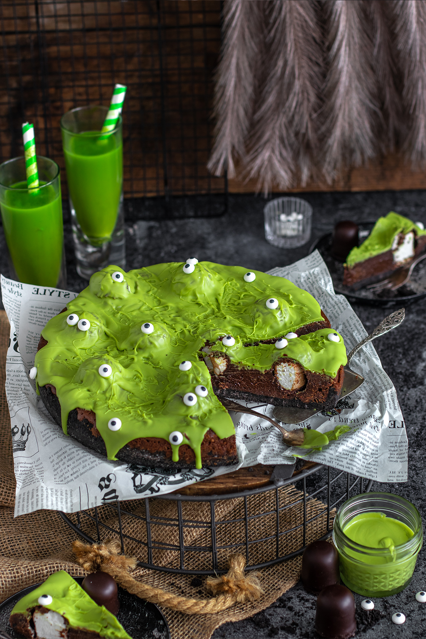 Cremige Halloween Schokoladentarte mit Slime Monstern